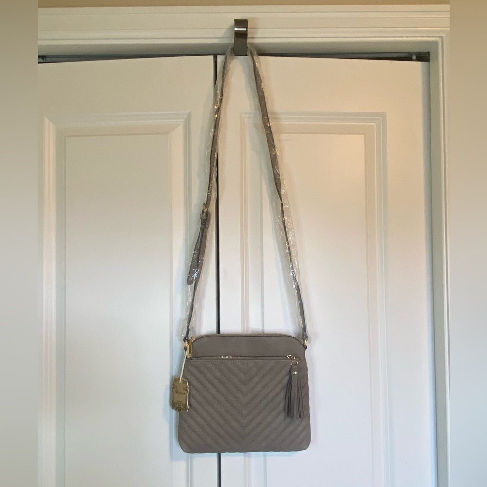 NWT Alyssa vegan crossbody purse with tassel - Picture 3 of 16